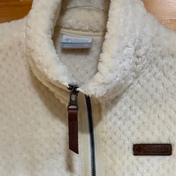 COLUMBIA | Women's Off-White Teddy Jacket - Picture 2 of 3